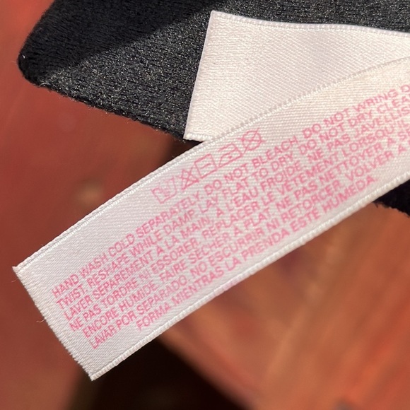 Victoria's Secret Black and Cream Lace Bra Size 34B - Picture 9 of 10